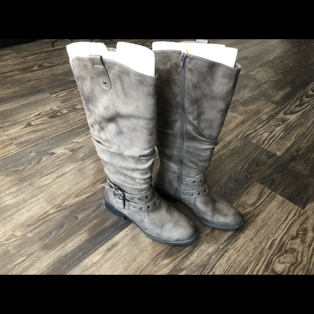 White mountain brown boots